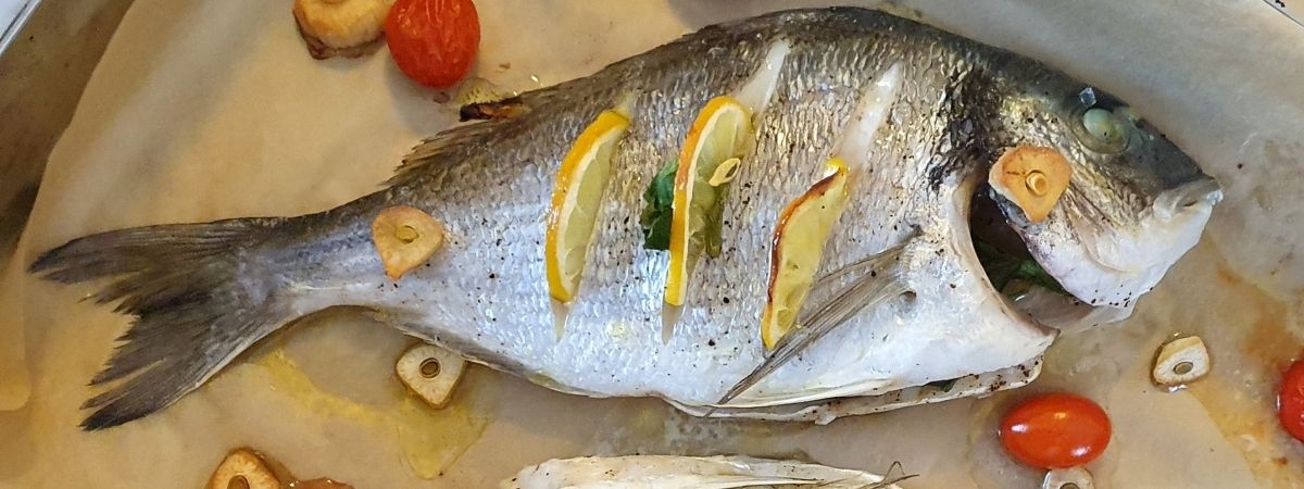 Dorada z piekarnika – przepis na pyszną rybkę dla dorosłych i dzieci