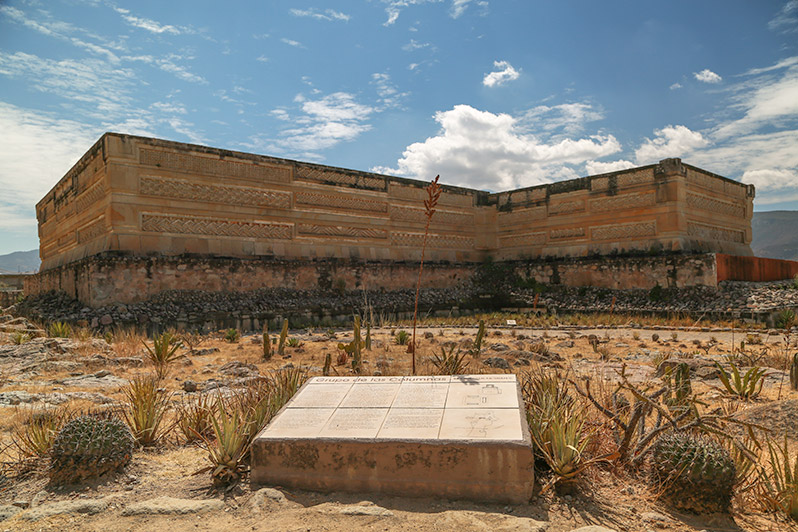 Mitla - centrum Religijne i Nekropolia Misteków i Zapoteków 