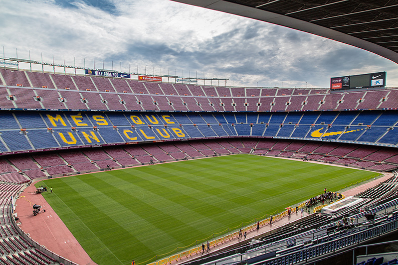 Stadion FC Barcelona - Camp Nou. Tu też ładna tylko ta część, którą widzicie, bo tak to szału nie ma.