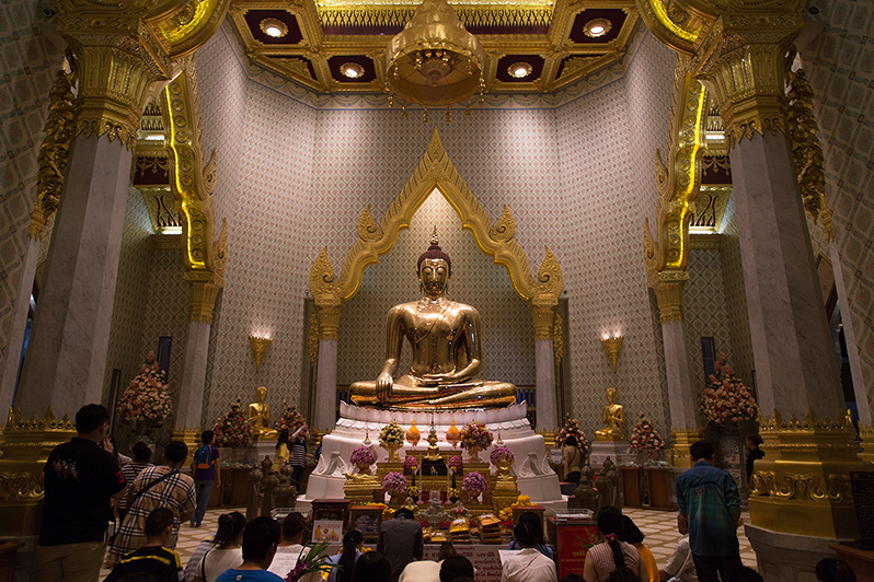 Wat Traimit i posąg Złotego Buddy przy okazji nocnej wizyty