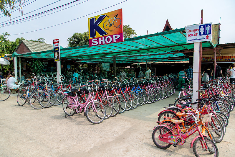 Jedna z przyświątynnych wypożyczalni rowerów - dla każdego coś się znajdzie