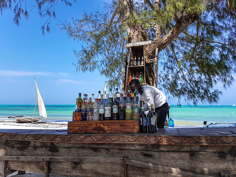 Zanzi-Bar, czyli bar na prywatnej plaży Dream of Zanzibar.