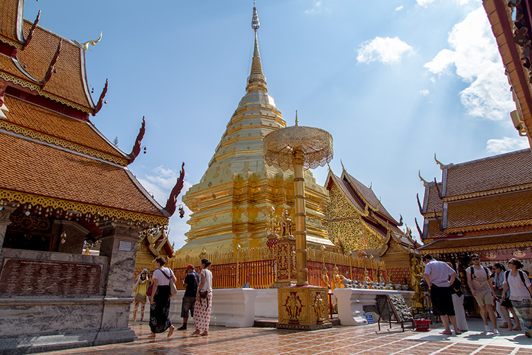Na terenie Świątyni Wat Doi Suthep